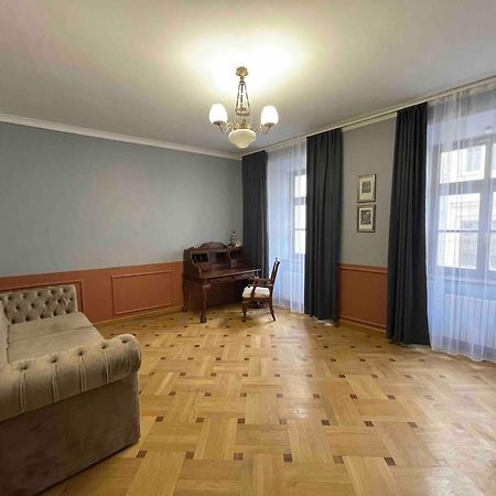 Tut Staroevreyska With Terrace Lägenhet Lviv Exteriör bild