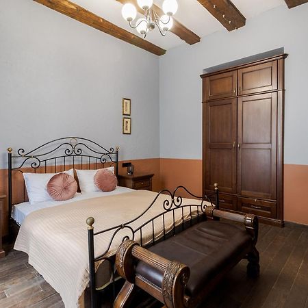 Tut Staroevreyska With Terrace Lägenhet Lviv Exteriör bild