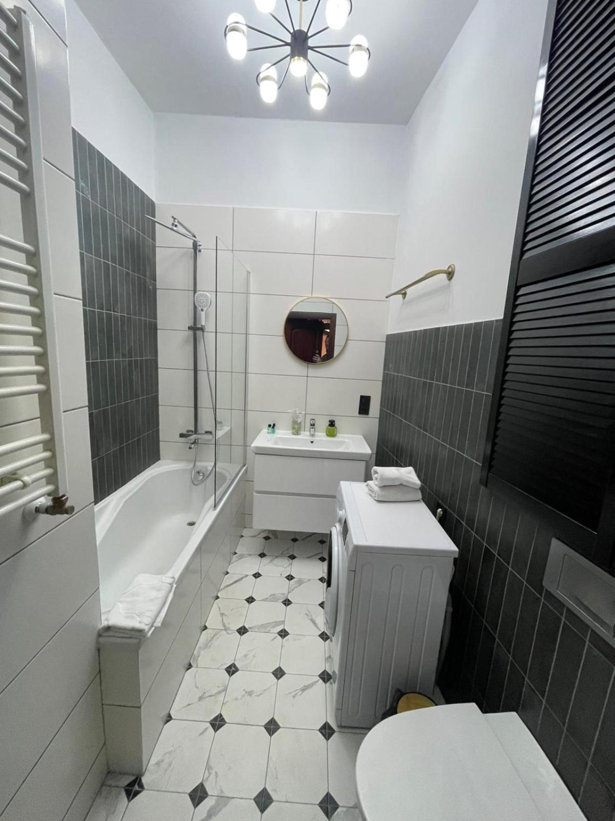 Tut Staroevreyska With Terrace Lägenhet Lviv Exteriör bild