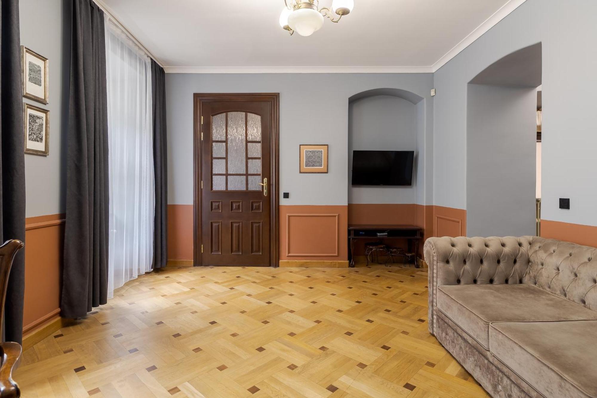 Tut Staroevreyska With Terrace Lägenhet Lviv Exteriör bild