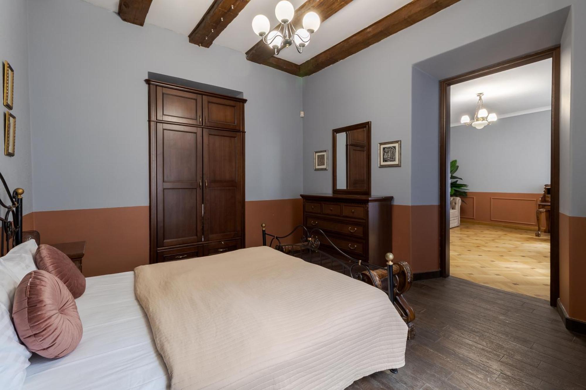 Tut Staroevreyska With Terrace Lägenhet Lviv Exteriör bild