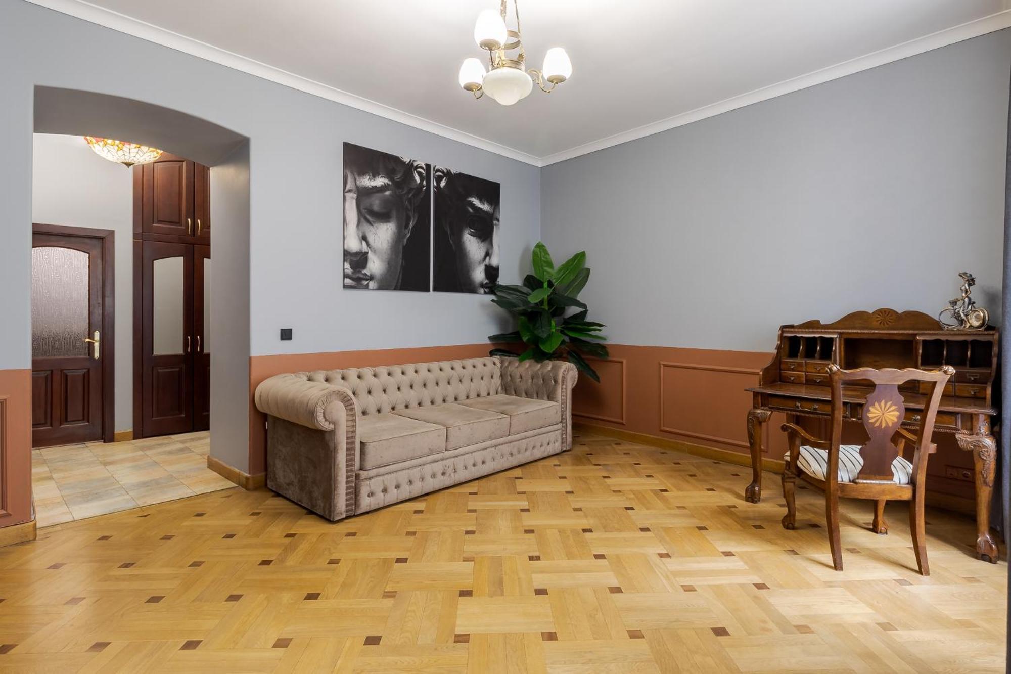 Tut Staroevreyska With Terrace Lägenhet Lviv Exteriör bild