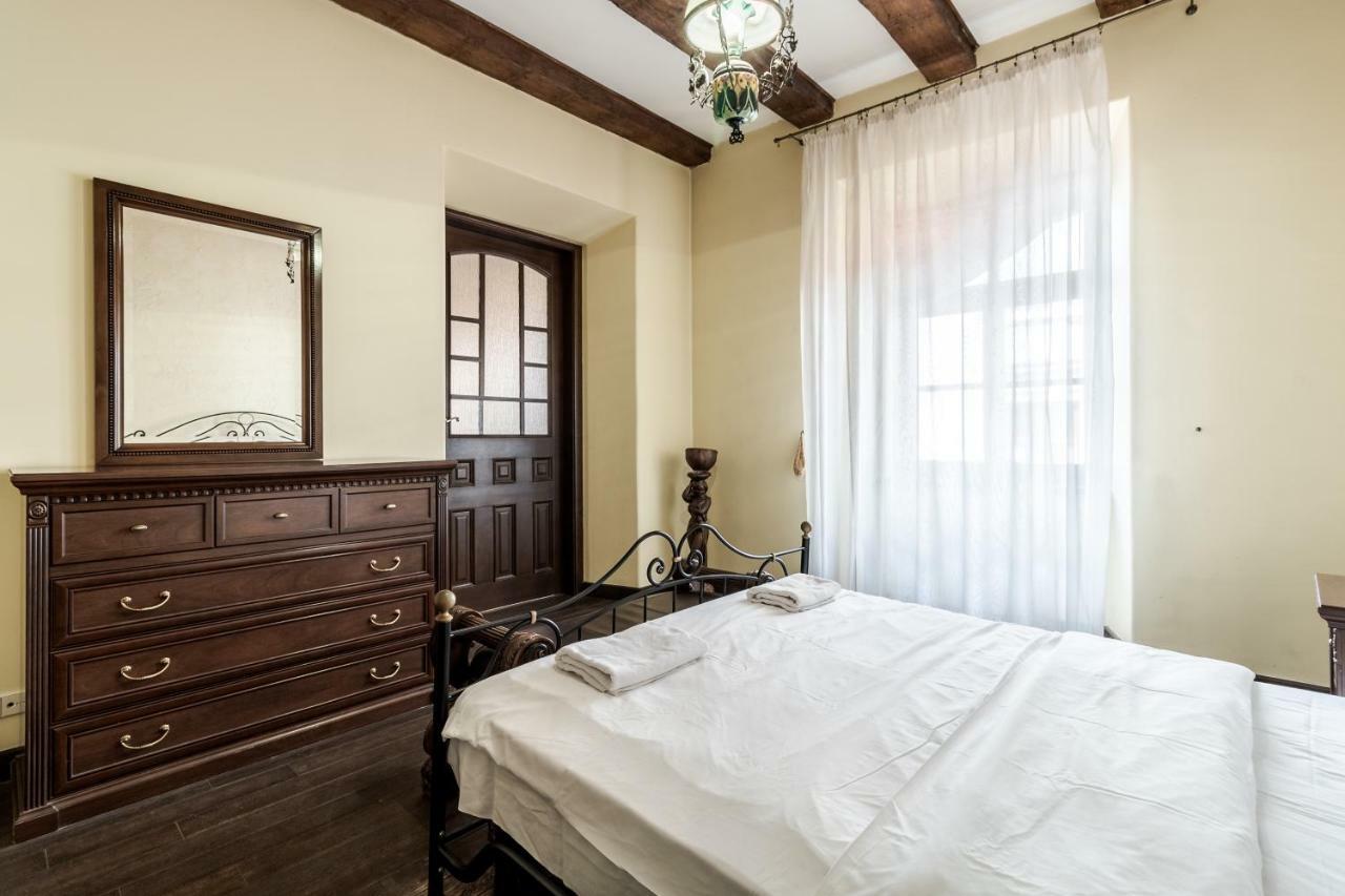 Tut Staroevreyska With Terrace Lägenhet Lviv Exteriör bild