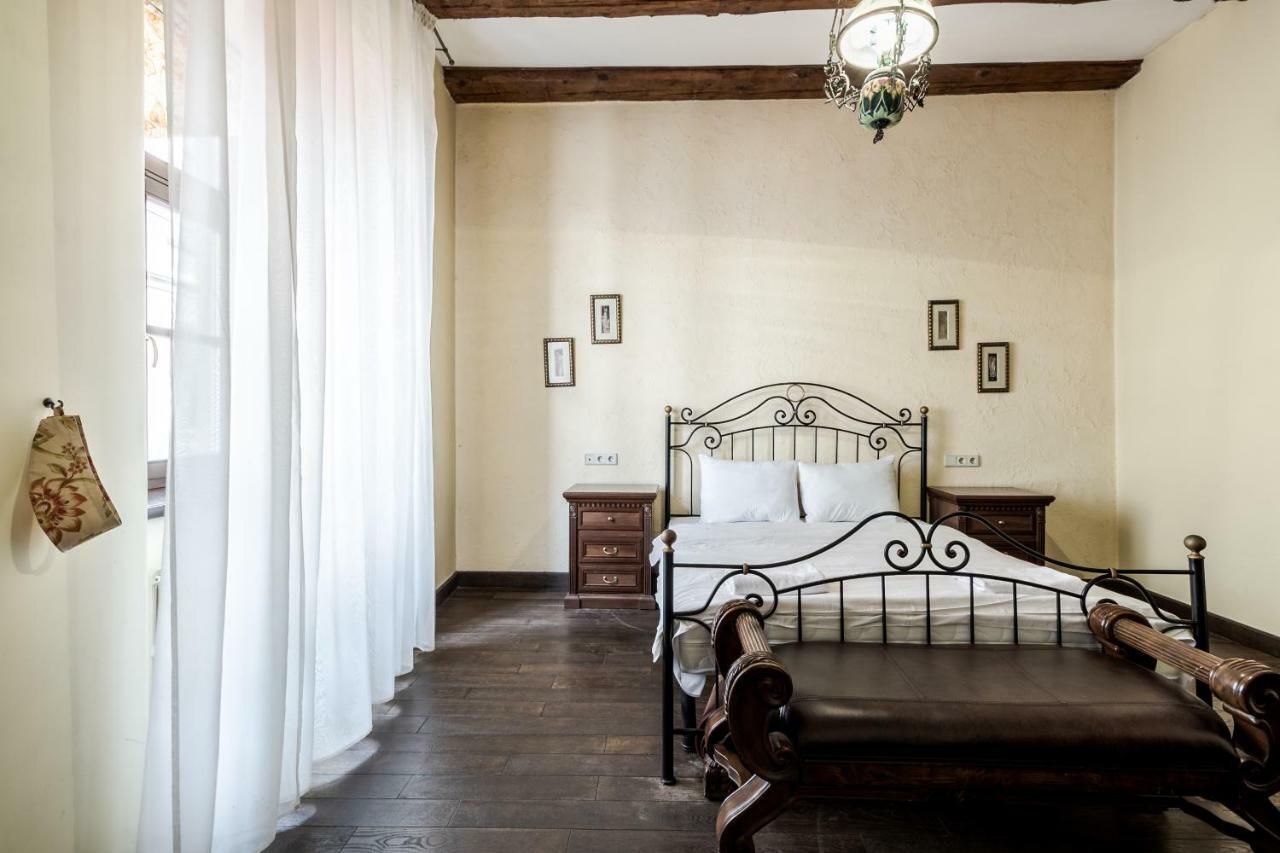 Tut Staroevreyska With Terrace Lägenhet Lviv Exteriör bild