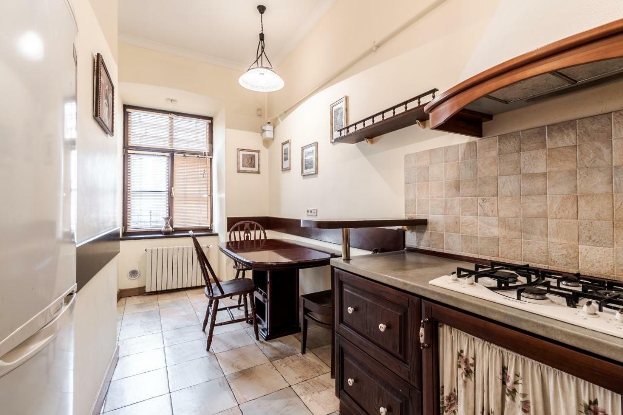 Tut Staroevreyska With Terrace Lägenhet Lviv Exteriör bild